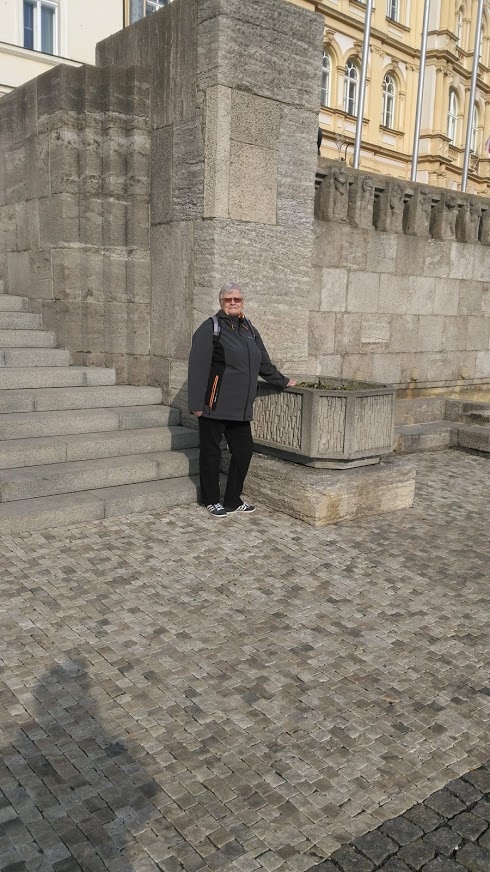všude stojíš